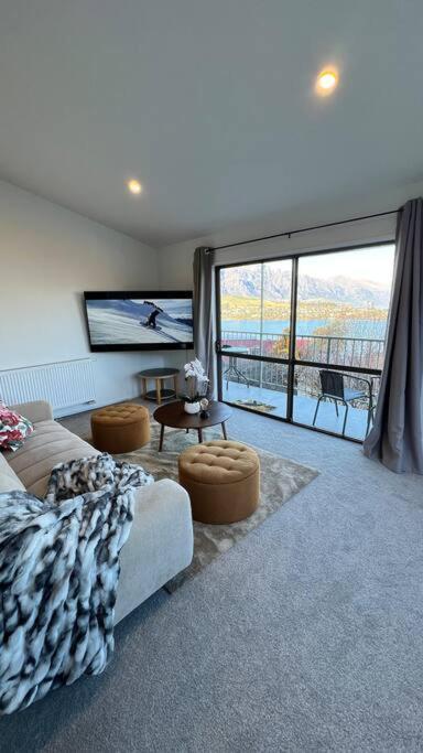 Lakeview Home Retreat At Queenstown Hill ภายนอก รูปภาพ