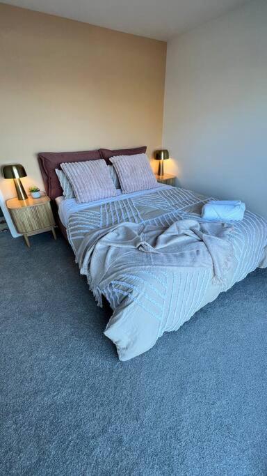 Lakeview Home Retreat At Queenstown Hill ภายนอก รูปภาพ