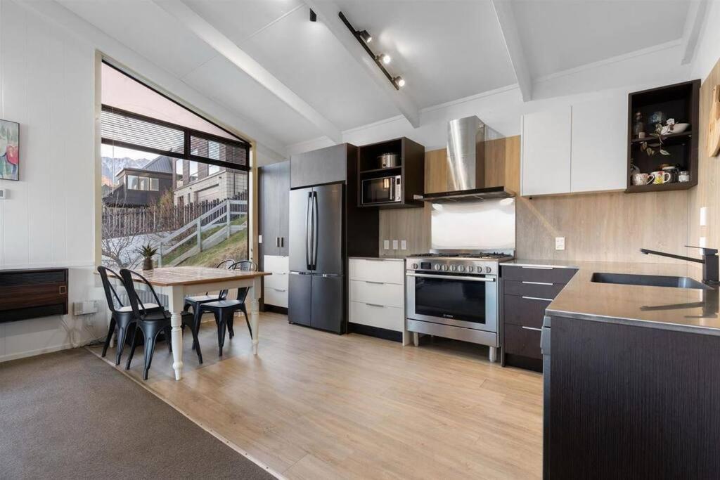 Lakeview Home Retreat At Queenstown Hill ภายนอก รูปภาพ
