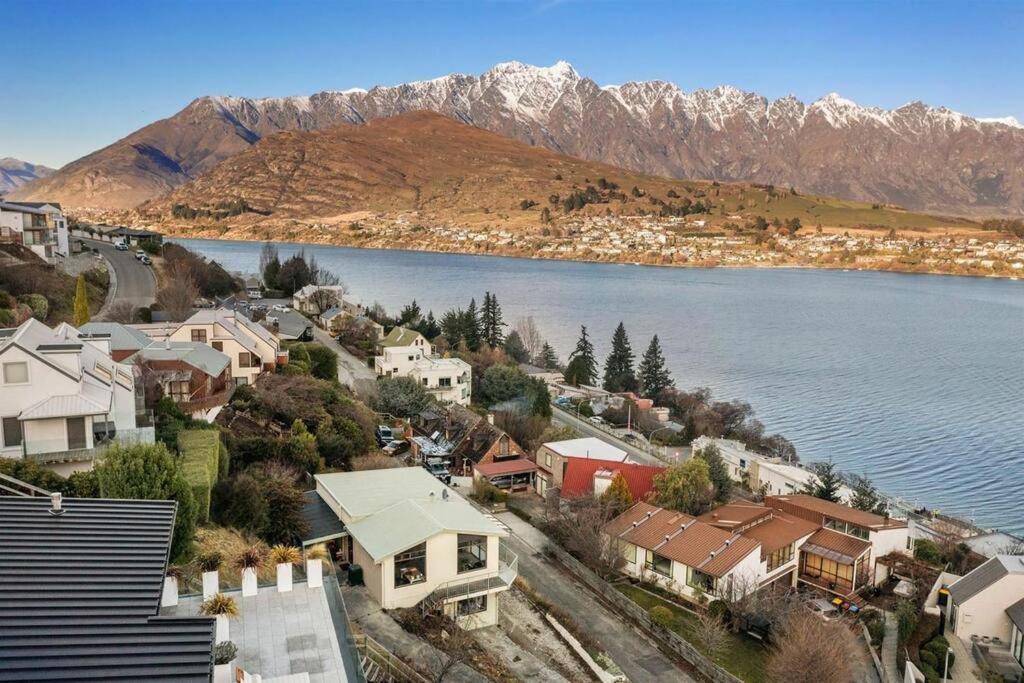 Lakeview Home Retreat At Queenstown Hill ภายนอก รูปภาพ